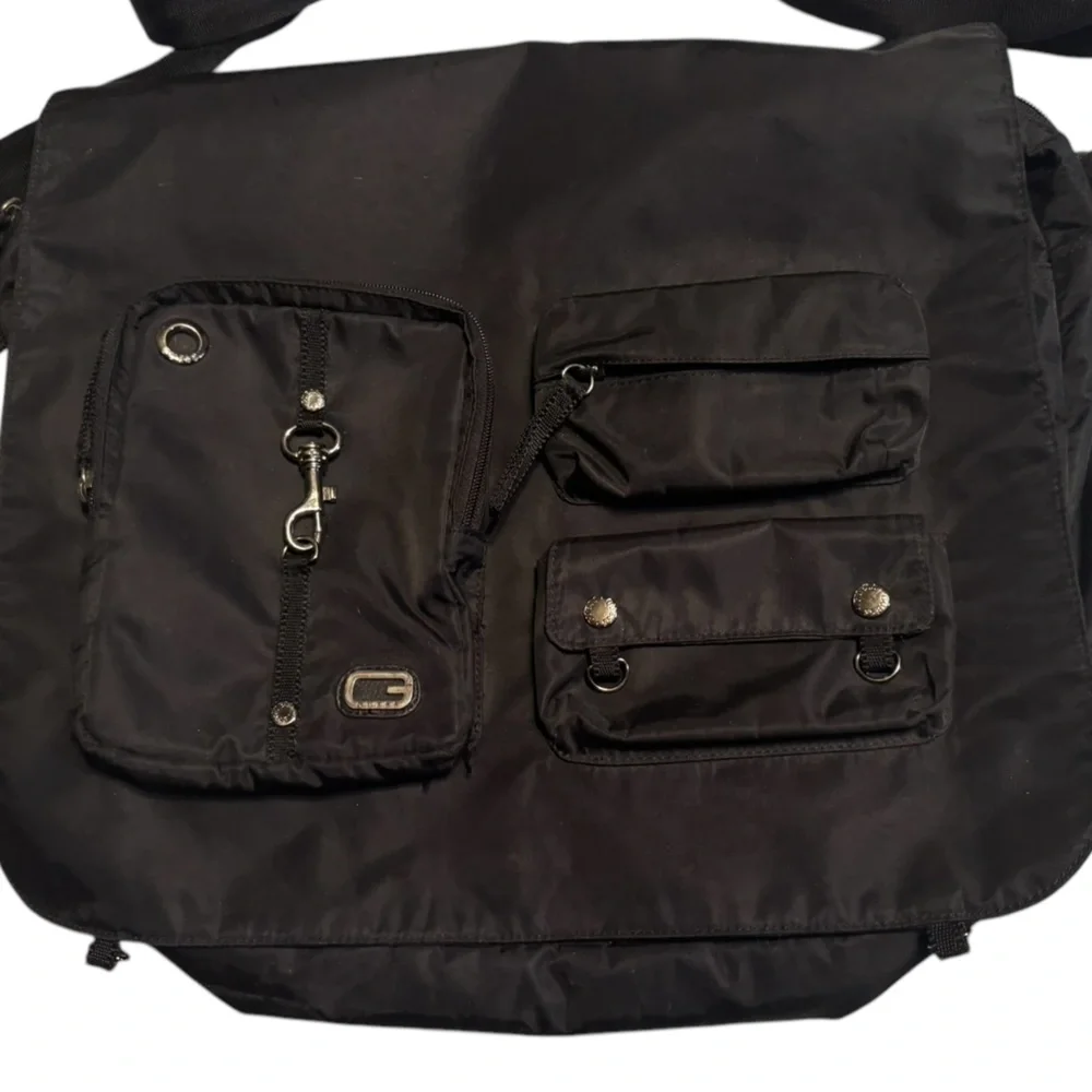 Retro Guess Women’s Black Lightweight Laptop Tablet Messenger Crossbody Bag